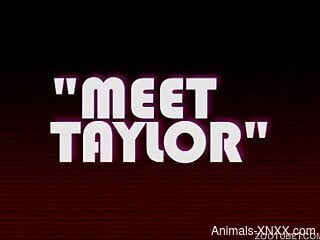 Blonde MILF combines best sex perversions in home zoophilia